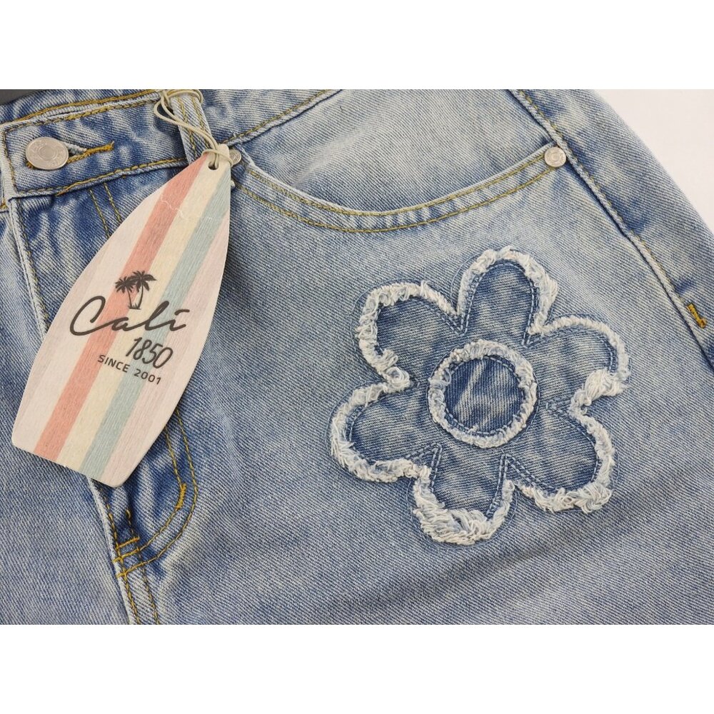 Cali 1850 Floral Appliqué Jeans Womens 11 30 Light Wash Straight Leg Denim NWT - Picture 7 of 7